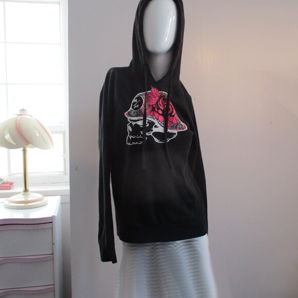 🖤 Skull & Rose Hoodie + Sheer Pink Wrap🧣 – Edgy Streetwear Vibes 🌹✨ - Picture 6 of 6